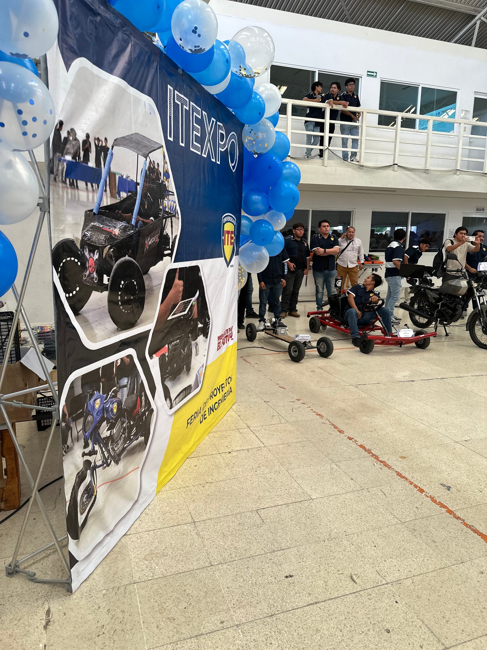 Exhibición de proyectos estudiantiles durante ITE EXPO 2025
